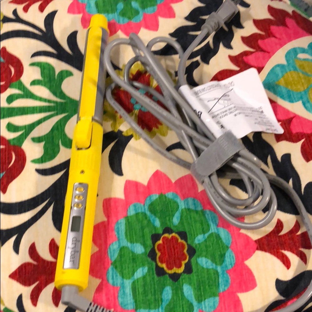 Drybar 1 inch curling iron